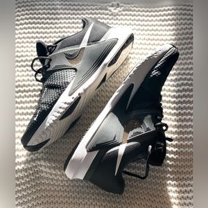 Nike Renew FUSION Training shoe. Black/White Size 11